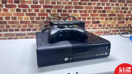 О8 Б/У Xbox 360e +1ду №e00289137