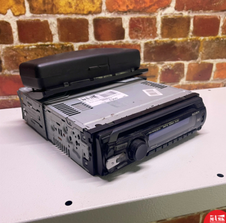 О6 Б/У Автомагнитола sony CDX-GT35U №e00278596