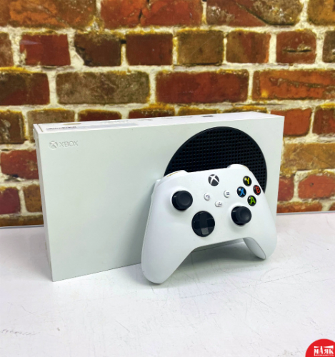 О7 Б/У Игровая приставка Xbox Series S 1дж+жд кор №e00283172